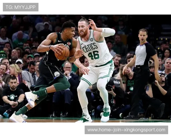 字母哥篮板与进攻兼具,雄鹿全面压制对手 字母哥篮板与进攻兼具,雄鹿全面压制对手