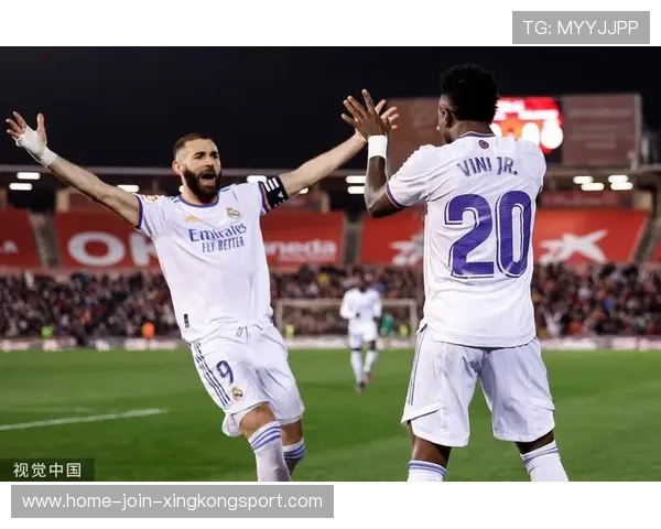 皇马维尼修斯右路切入传中前锋头球得手:从场上神话到训练日常的致胜路径 皇马维尼修斯右路切入传中前锋头球得手:从场上神话到训练日常的致胜路径