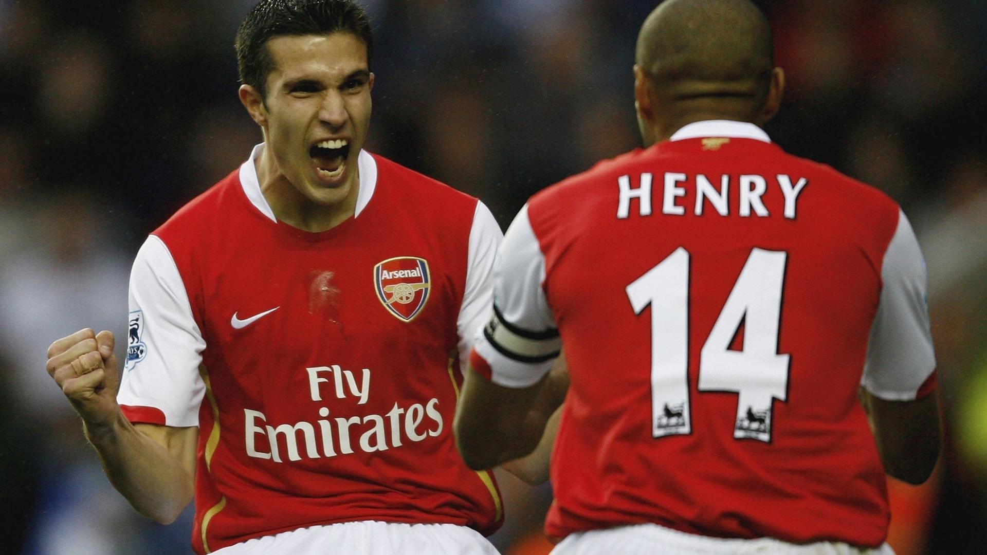 足球“反脚踢球挑战赛” 只允许非惯用脚射门与传球